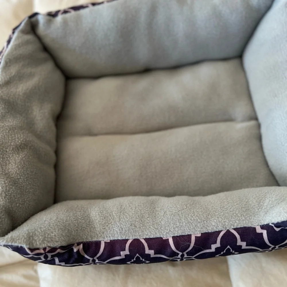 Dogs Bedding. Set of 2. Small Size Dogs Or Cats. Excellent Condition